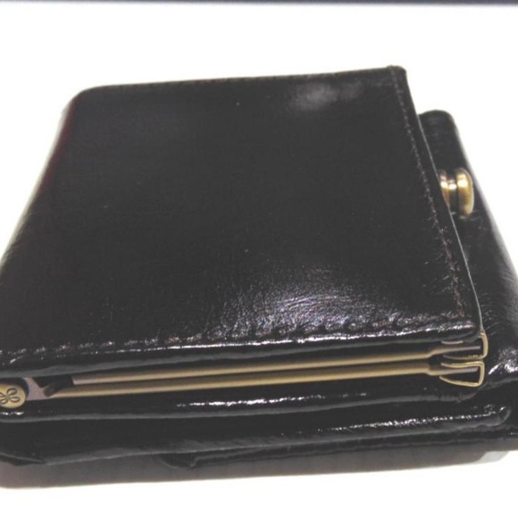 HOBO Gari Women’s Black Leather Trifold Wallet with Kiss Lock - Picture 4 of 9